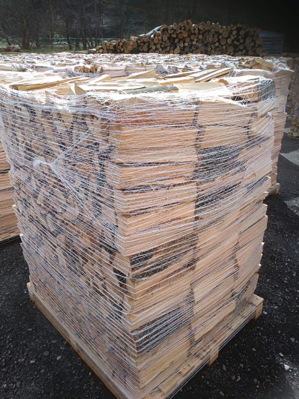 auf Palette geschlichtet